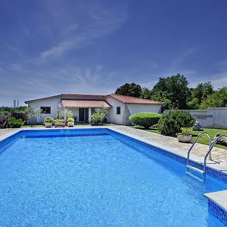 Apartment Adorable With Covered Terrace And Pool