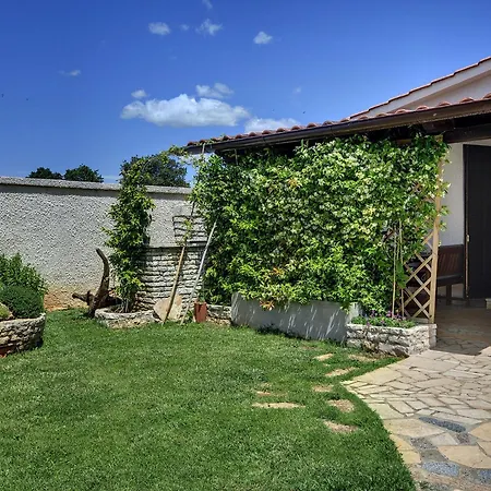 Adorable With Covered Terrace And Pool