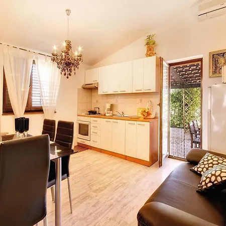 Apartment Adorable With Covered Terrace And Pool *