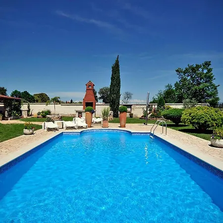 Adorable With Covered Terrace And Pool