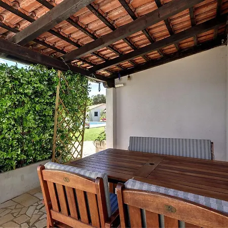 Adorable With Covered Terrace And Pool Pula